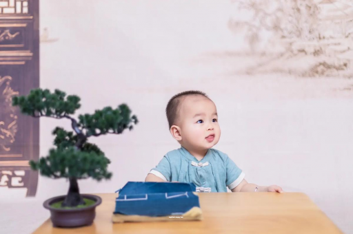 东台怀孕肚子中间凹两边凸